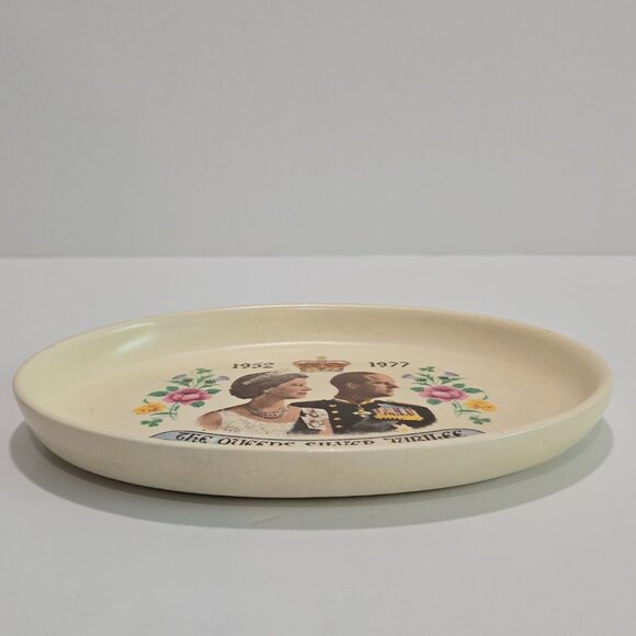 Guild Crafts (Poole) Ltd. - The Queen's Silver Jubilee, Elizabeth 1952-1977 - Picture 2 of 6